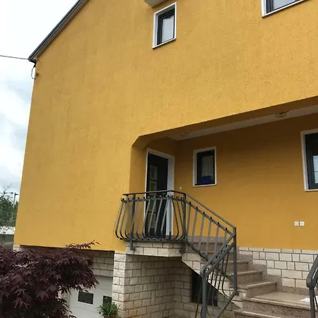 Barboj アパート ウマグ